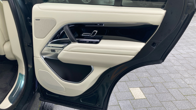 Land Rover Range Rover 3.0 D300 SE 4dr Auto Diesel Estate